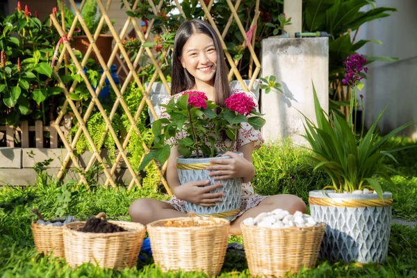 Asian Woman Plant Flower Her Garden Image Can Use Home — Stock Photo, Image