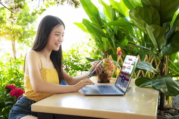 Asian Girl Shopping Online Her Smartphone Notebook Conputer Indoor Garden — Stock Photo, Image