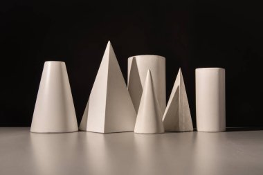 Geometrik şekiller. Silindir, koni, küp prizma