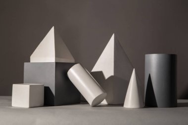 Geometrik şekiller. Silindir, koni, küp prizma