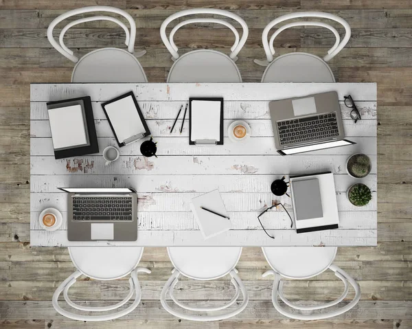Modell opp plakat på møtebordet med kontortilbehør og bærbare datamaskiner, hipsterbakgrunn – stockfoto