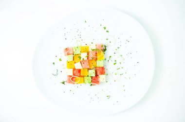 Satranç salata tabak içinde