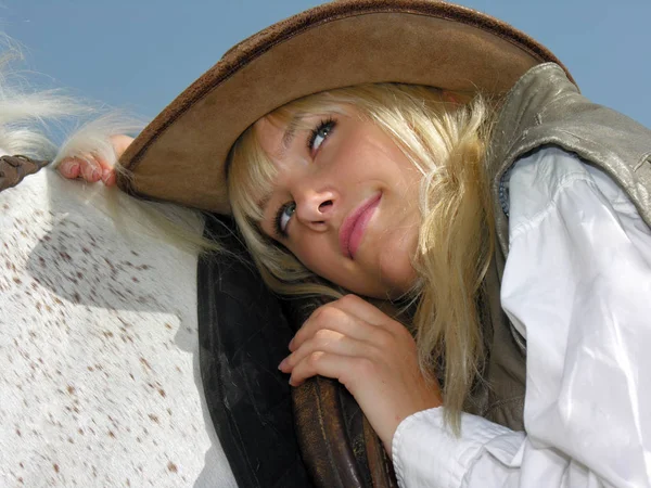 Portrait Young Cowgirl Horse Sunny Day — Stock Photo, Image