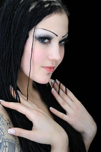 Retrato de jovem tatuado mulher elegante — Fotografia de Stock