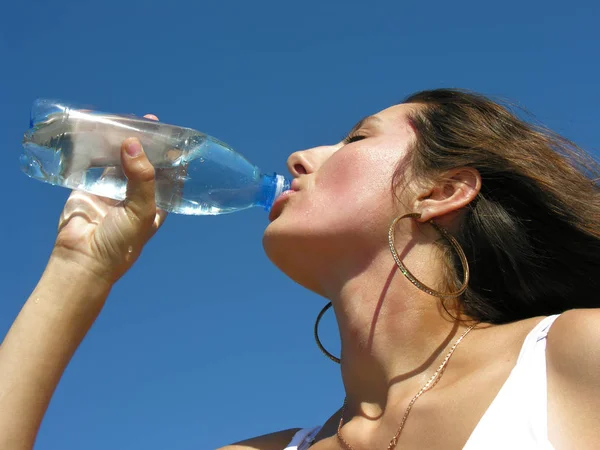 Thirst Young Woman Drinks Cold Water Hot Day — Stock Photo, Image