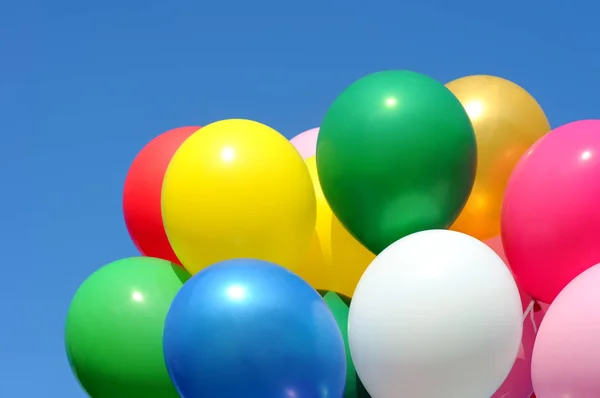 Des Ballons Multicolores Dans Festival Ville — Photo