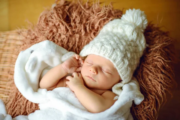 Adorable infant in white hat at brown background — Stock Photo, Image