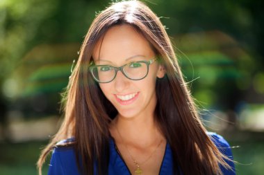 Genç güzel kadın.