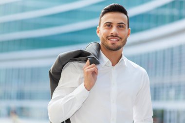 bir kentsel ortamda işadamı