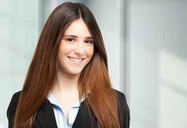 ofisinde bir iş kadını