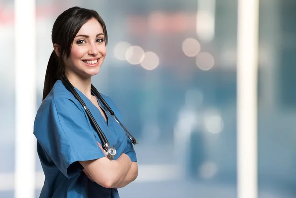 Uśmiechający się pracownika medycznego — Zdjęcie stockowe