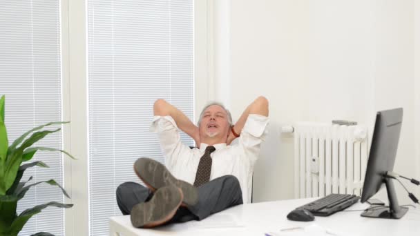 職場で怠惰なビジネスマン — ストック動画