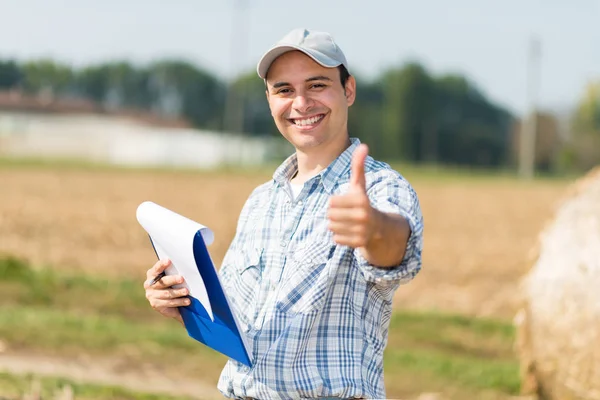 Agricultor dando polegares para cima — Fotografia de Stock