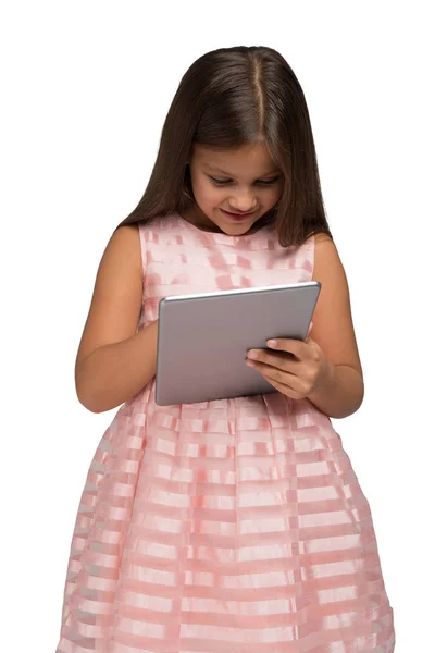 Uśmiechnięte dziecko przy użyciu tabletu — Zdjęcie stockowe