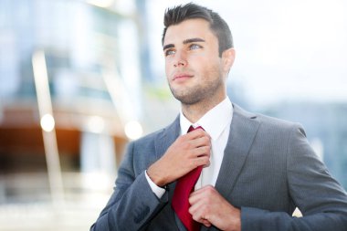 Kendine güvenen erkek Yöneticisi açık