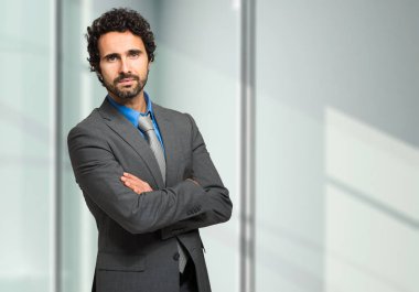 ofis yakışıklı işadamı