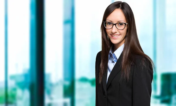 Jonge zakenvrouw in functie — Stockfoto