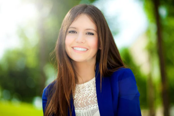 Beautiful young businesswoman — Stock Photo, Image