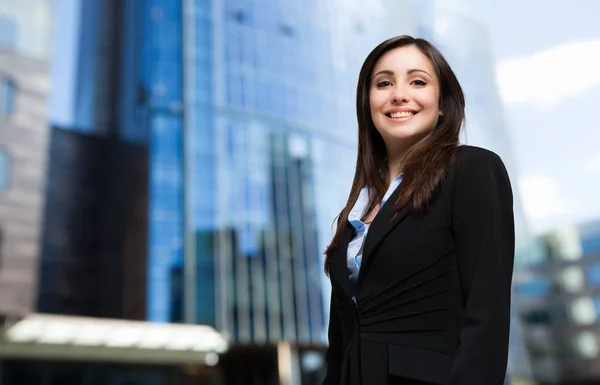 Beautiful businesswoman in the city — Stock Photo, Image