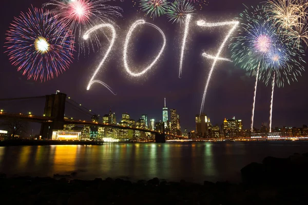 2017 fyrverkeri över New York — Stockfoto