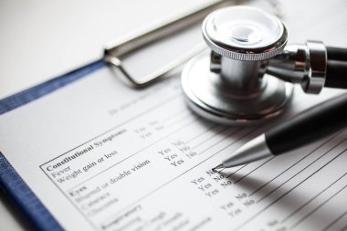 Tıbbi denetim listesi detay ve stetoskop 