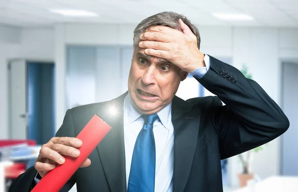 Businessman worried for imminent explosion — Stock Photo, Image