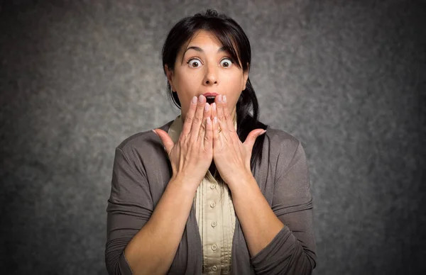 Surprised young woman — Stock Photo, Image