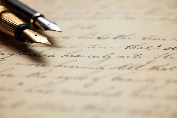 Fountain pens and antique handwritten letter — Stock Photo, Image