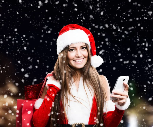 Mujer usando teléfono móvil —  Fotos de Stock