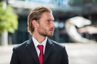 genç yakışıklı işadamı