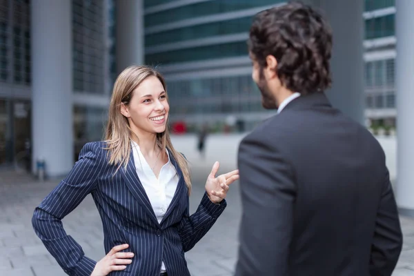 Discussion between business people — Stock Photo, Image