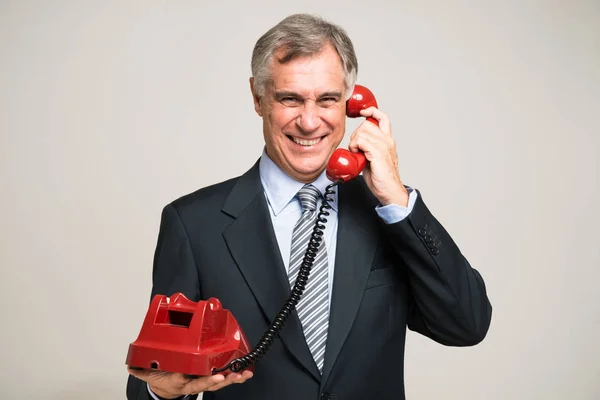 Senior businessman talking on phone — Stock Photo, Image