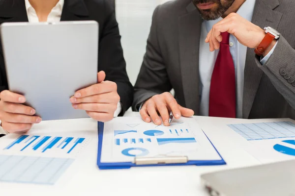 Mensen uit het bedrijfsleven werken — Stockfoto