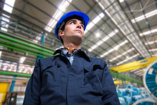 Werknemer in een industriële site — Stockfoto