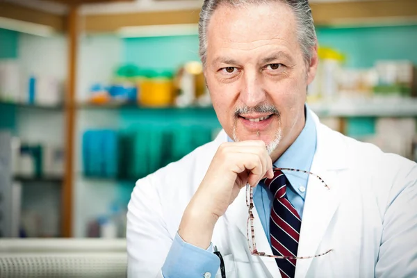 Pharmacist at work in his shop — Stock Photo, Image