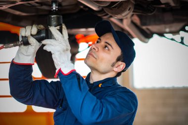 mekanik değişen araba tekerleği 