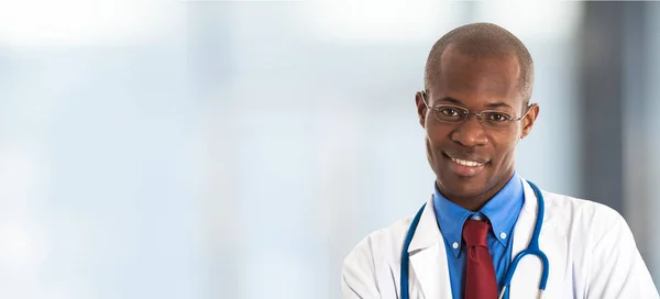 Africano médico masculino — Fotografia de Stock