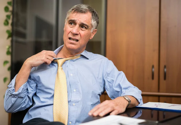 Ofiste terleme işadamı