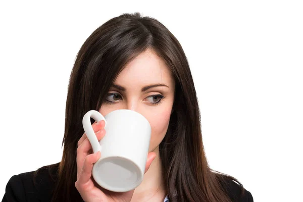 Frau trinkt Kaffee — Stockfoto