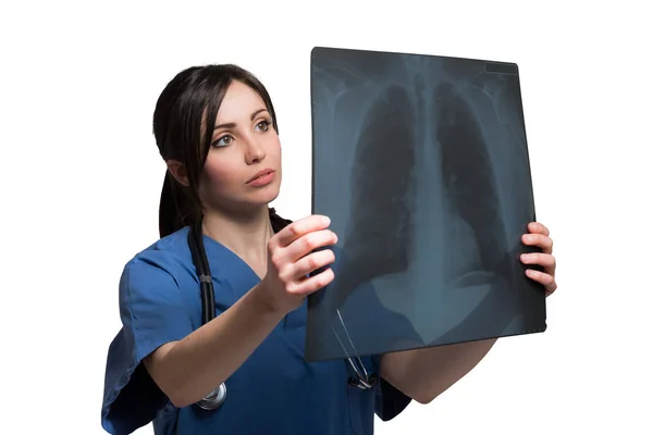 Médico examinando radiografía pulmonar — Foto de Stock
