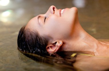kadın rahatlatıcı bir Spa