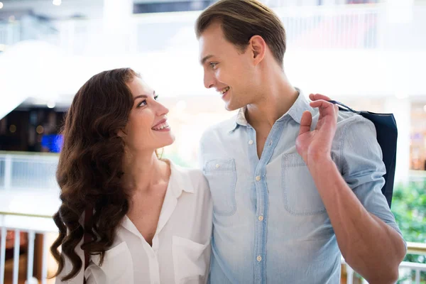 Couple shopping and having fun — Stock Photo, Image