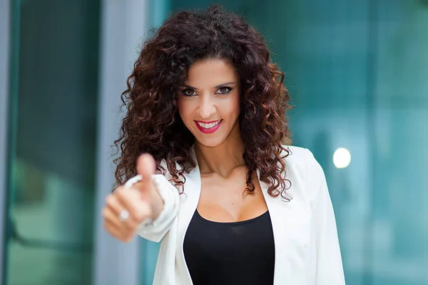 Woman showing thumb up — Stock Photo, Image