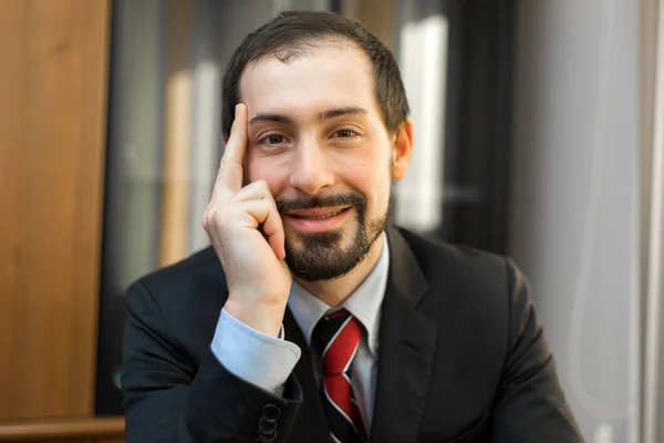 Retrato de jovem empresário — Fotografia de Stock