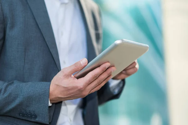 Businessman using his tablet — Stock Photo, Image