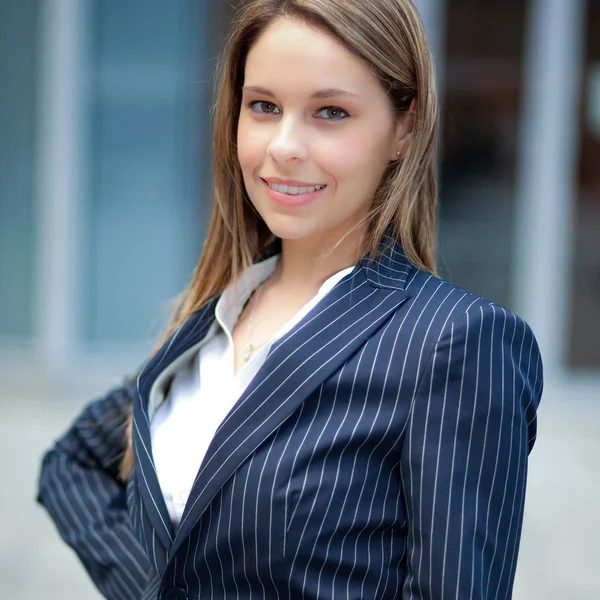 Gülümsemek gülümseyen iş kadını