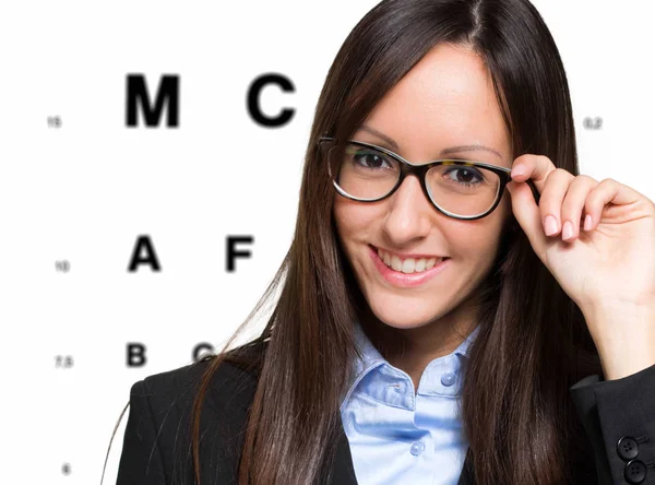 Mujer de negocios en gafas sonriendo —  Fotos de Stock