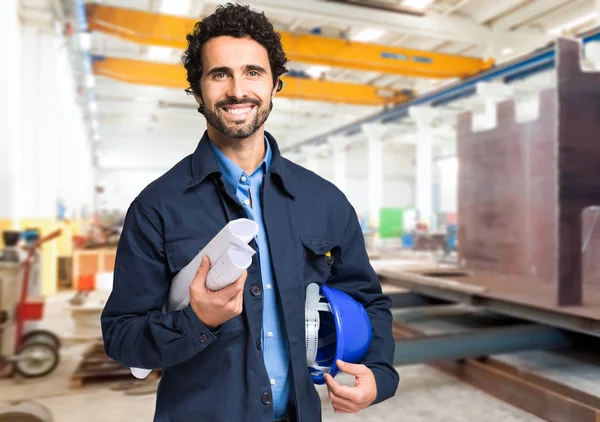 Sonriente trabajador mecánico —  Fotos de Stock