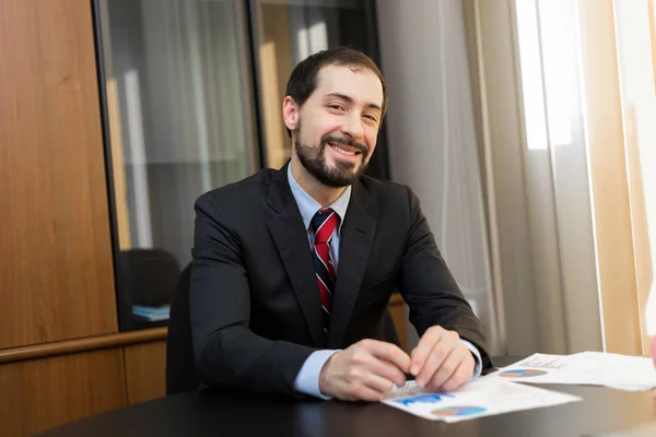 Young businessman in his office — Stock Photo, Image