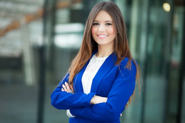 Joven mujer de negocios sonriente —  Fotos de Stock